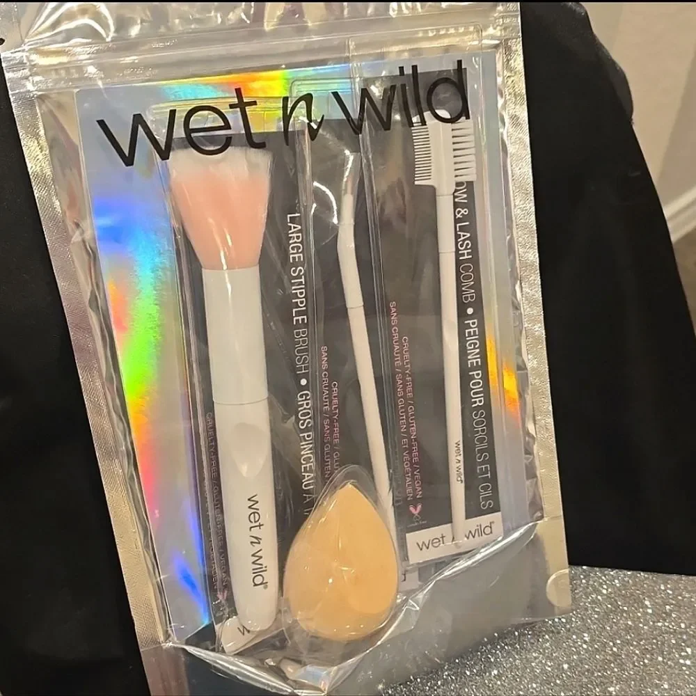 Wet-N-Wild‎ 4-PC Essential Makeup Tool 2 Kit
